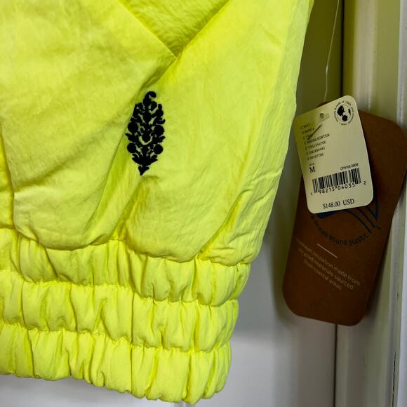 Care FP Scrunch Time Puffer Vest | Highligther | Size M - Picture 3 of 8